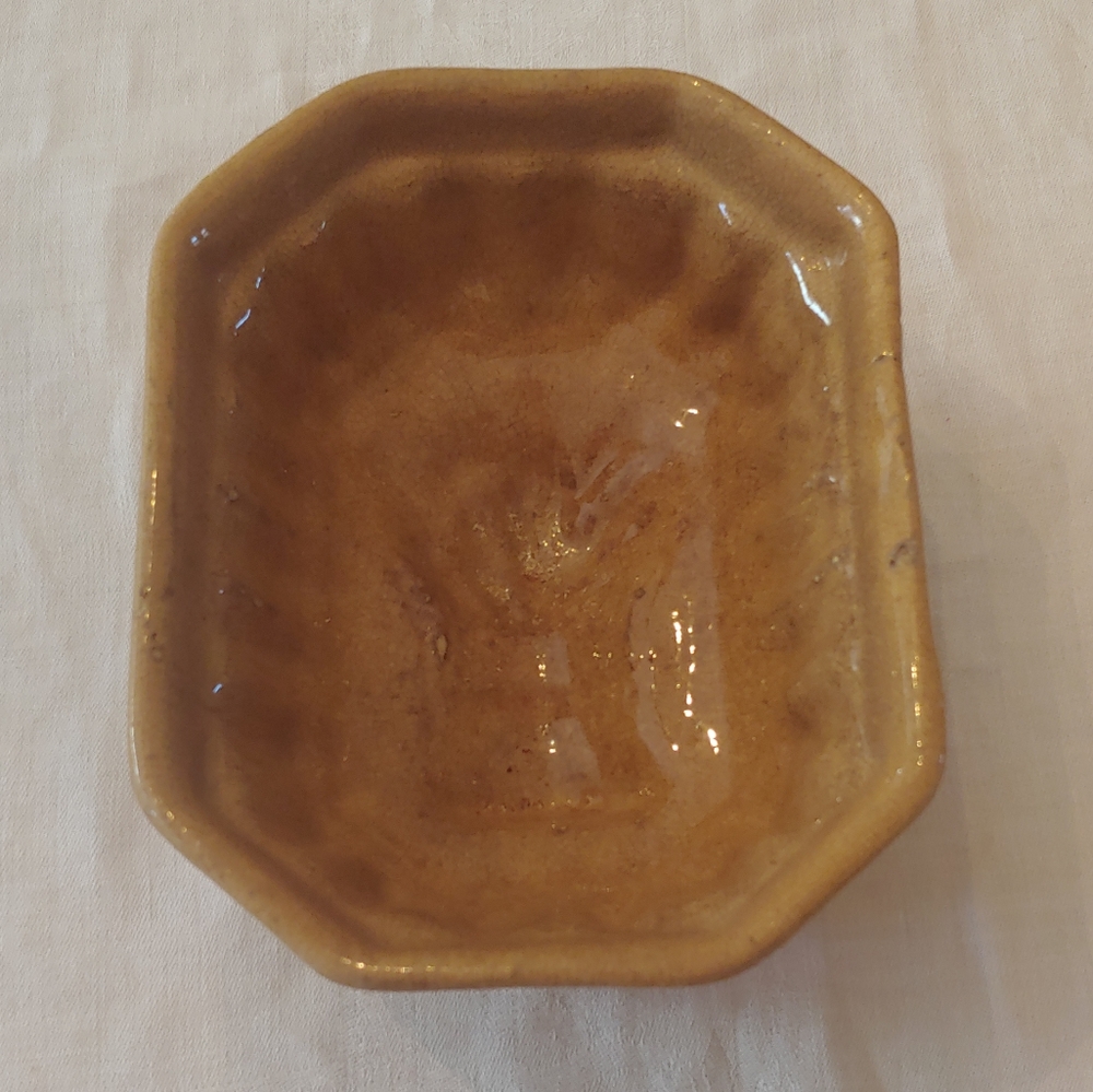 Yellow Ware Mold - Picture 2 of 15